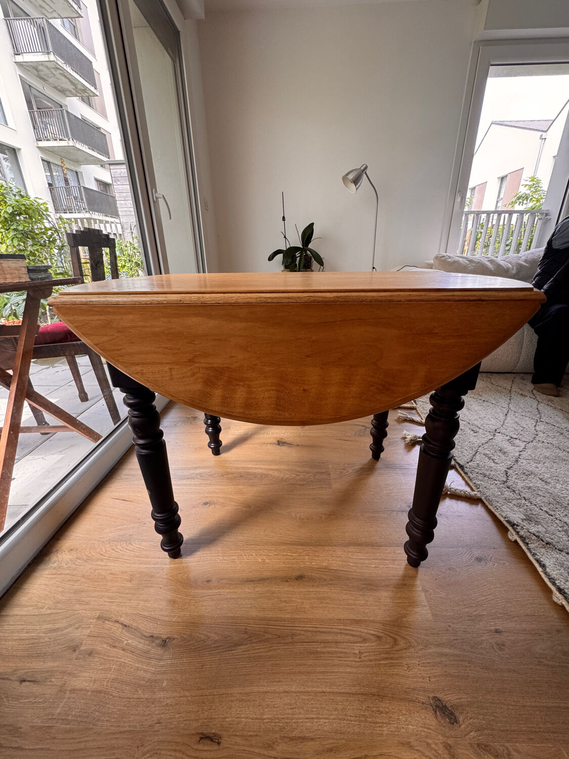 Vintage Solid Wood Extendable Dining Table – Round Drop Leaf Table