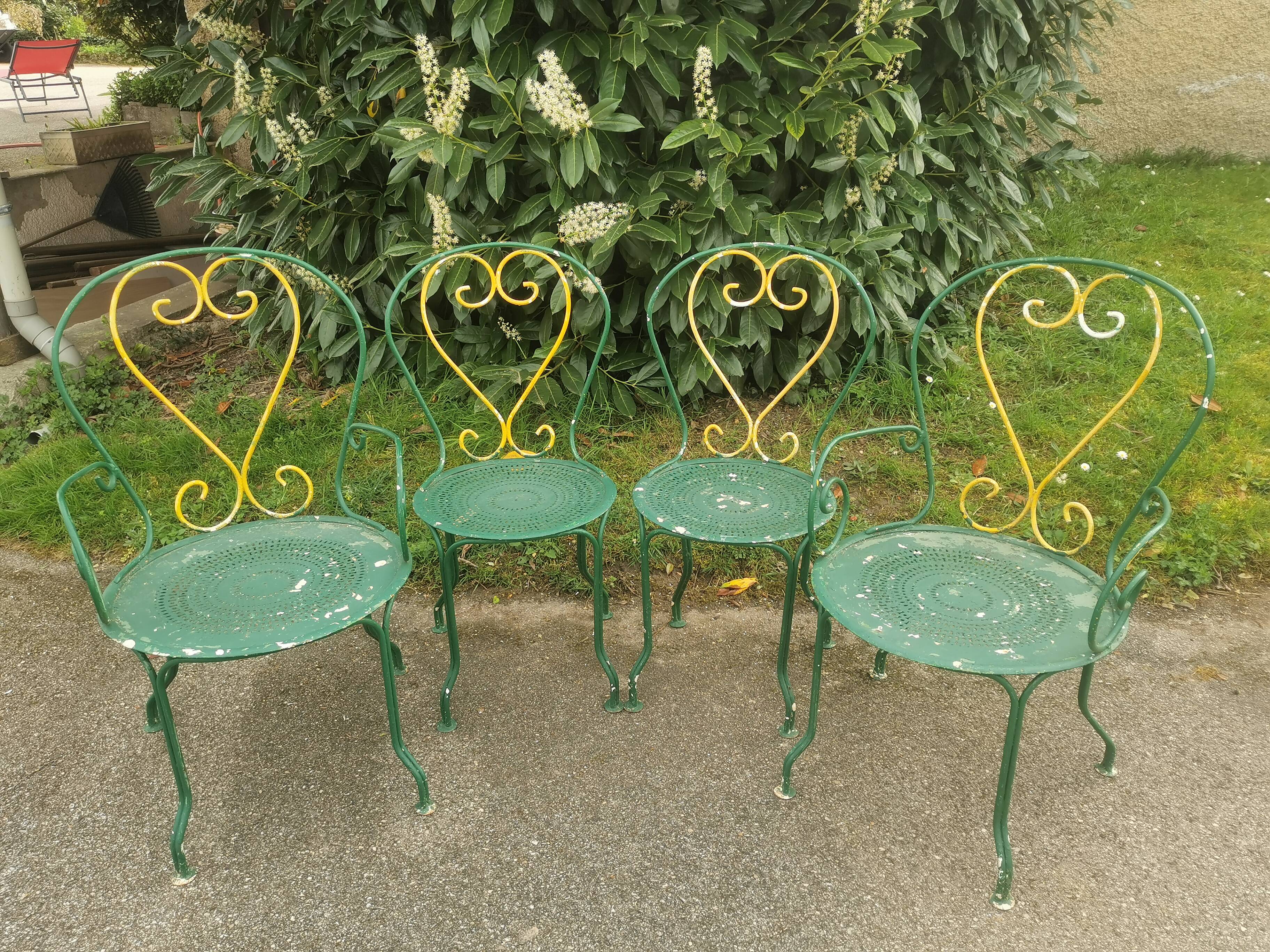 Set of 2 vintage garden chairs and 2 armchairs