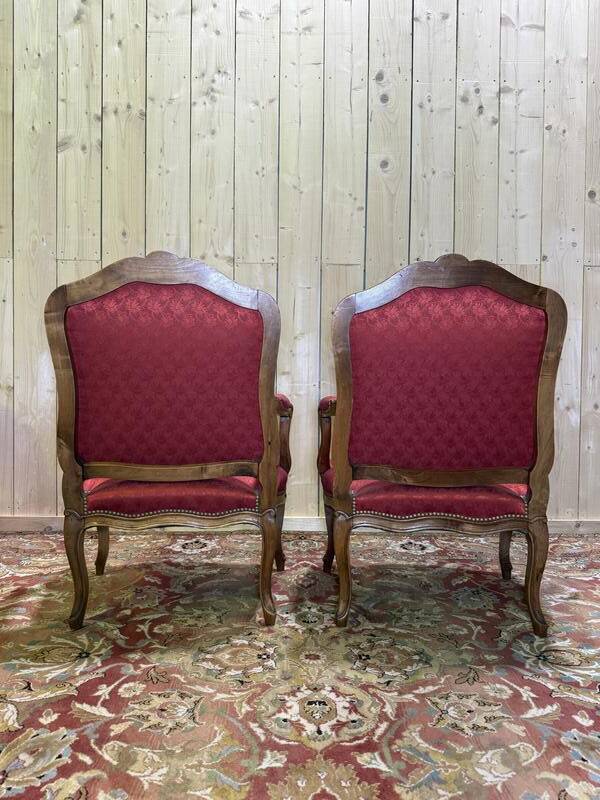 Paire de fauteuils cabriolets de style Louis XVI soie Rouge