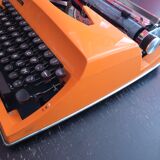 Machine à écrire triumph adler contessa de luxe vintage orange
