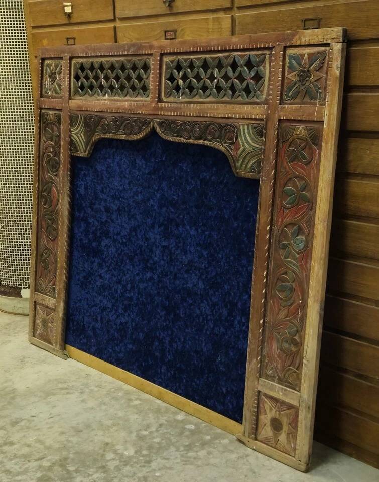 Wooden sculpted and polychrome architectural entourage – Orientalist work