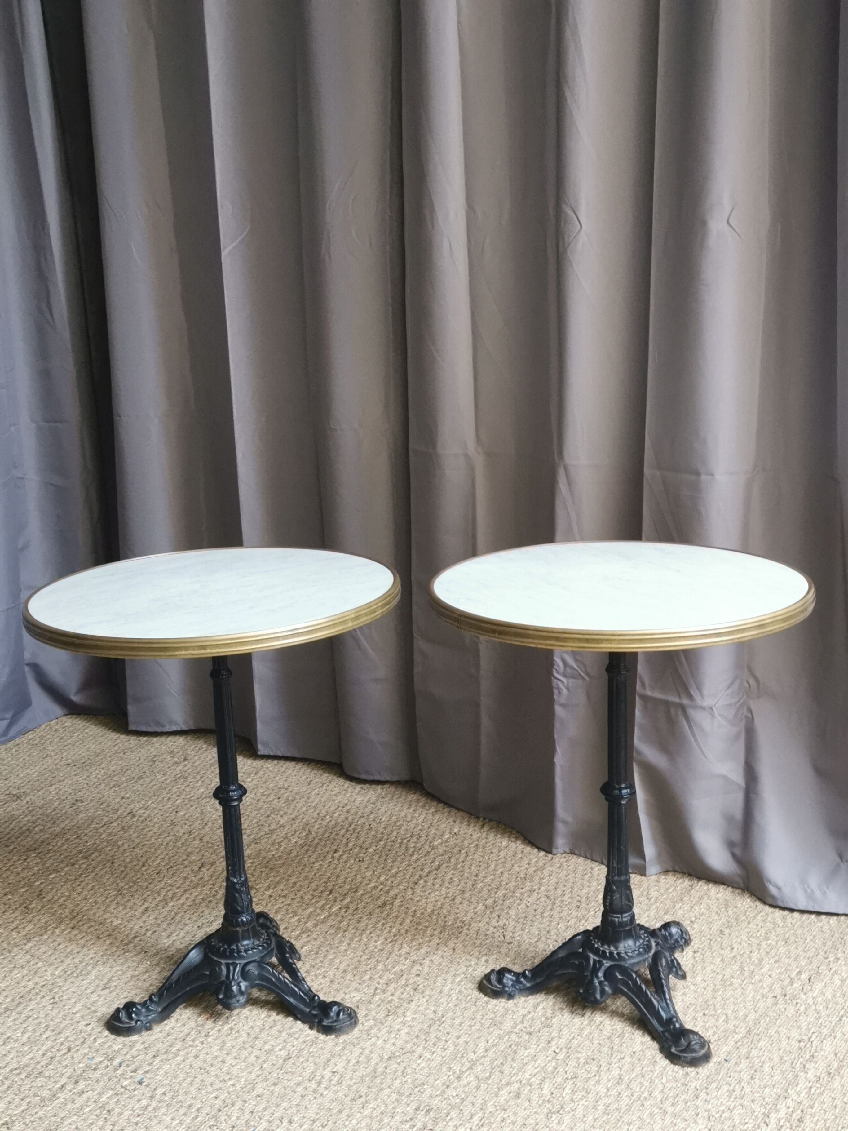 Bistro gueridon "white vein plateau"