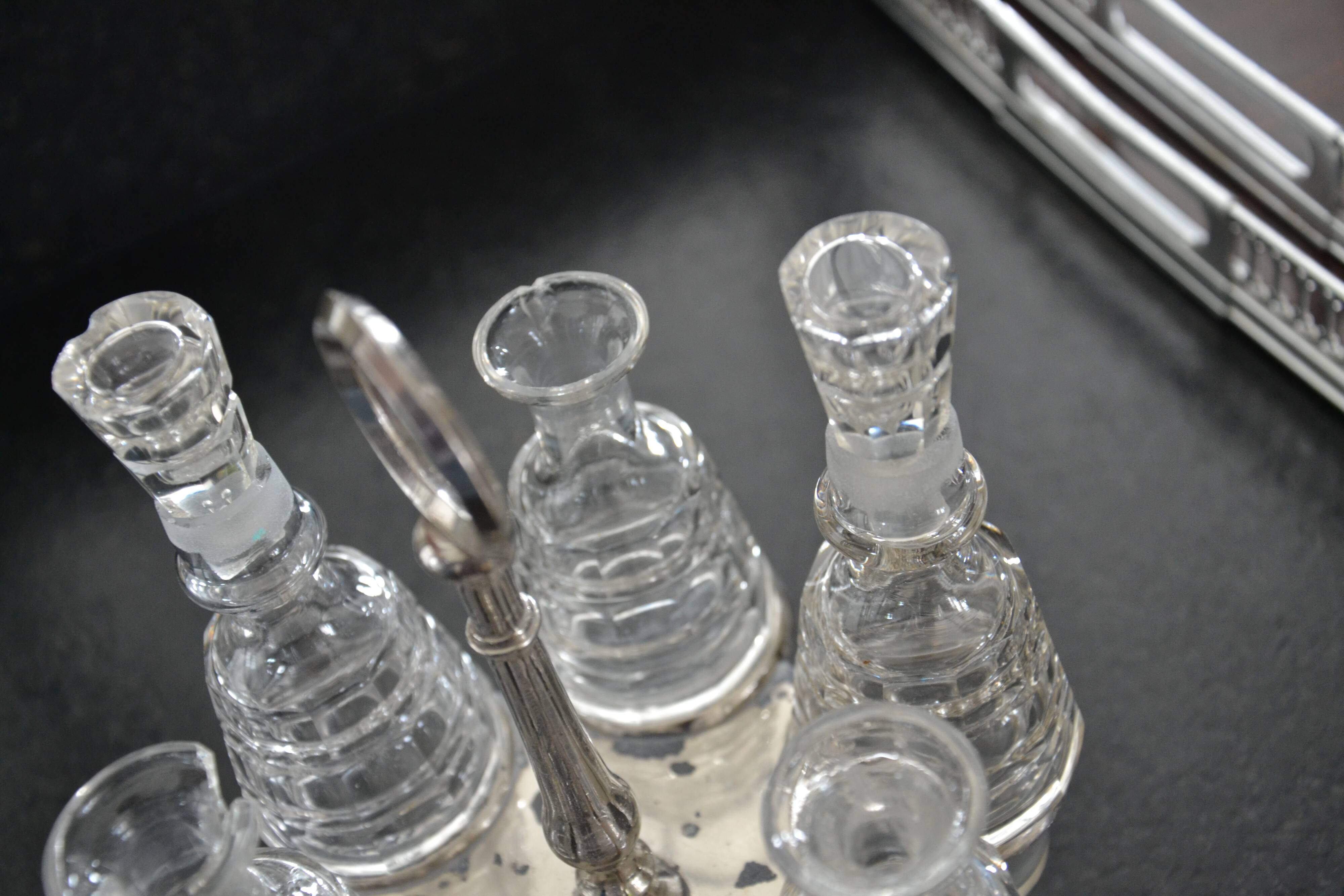 Silver-plated oil and pepper server in Art Deco style.