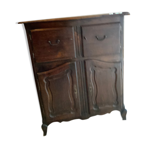 meuble en bois noir avec