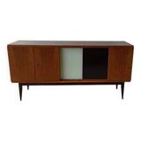 Buffet long moderniste des années 1970.