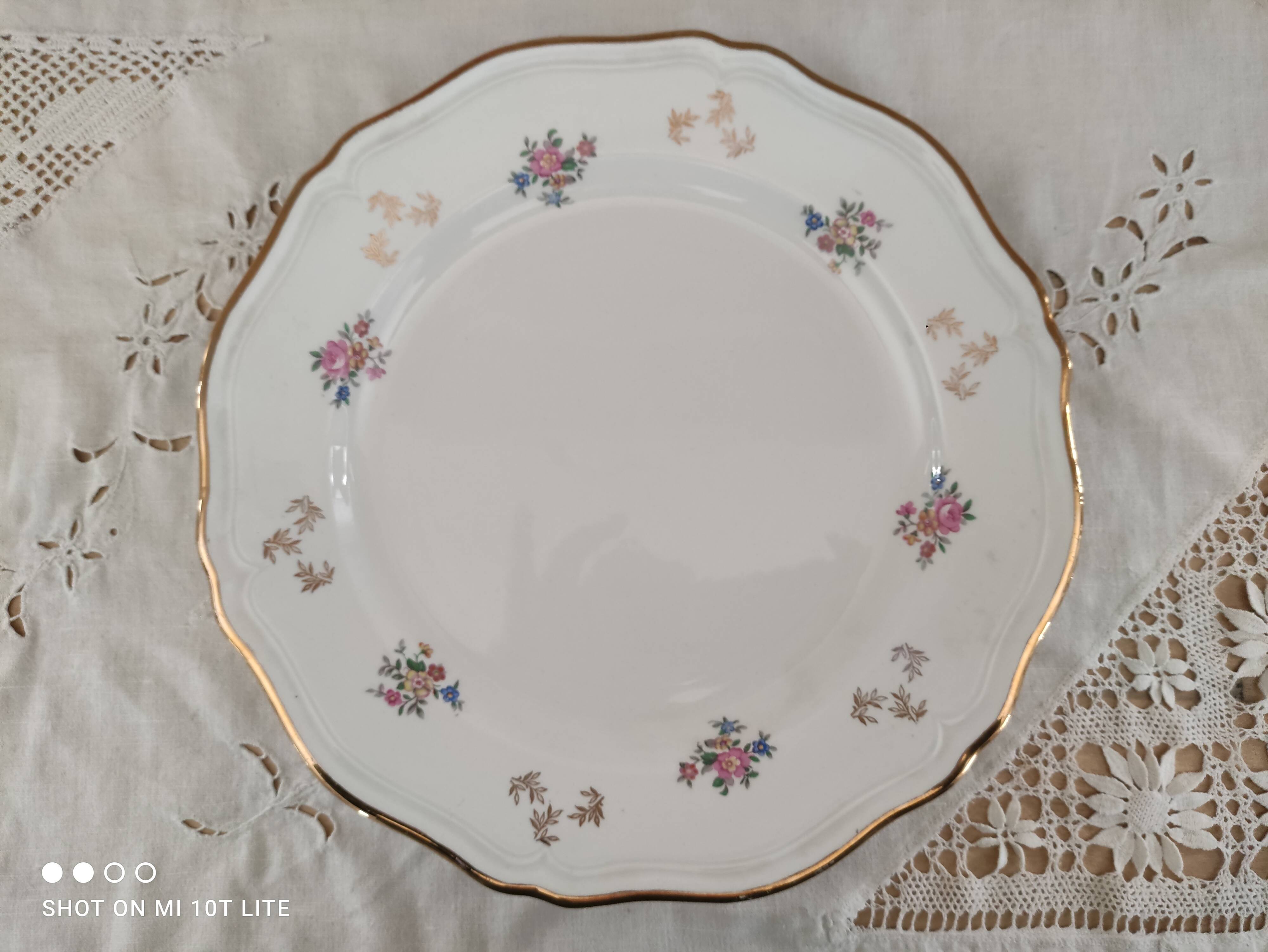 Plat rond L'Amandinoise décor floral