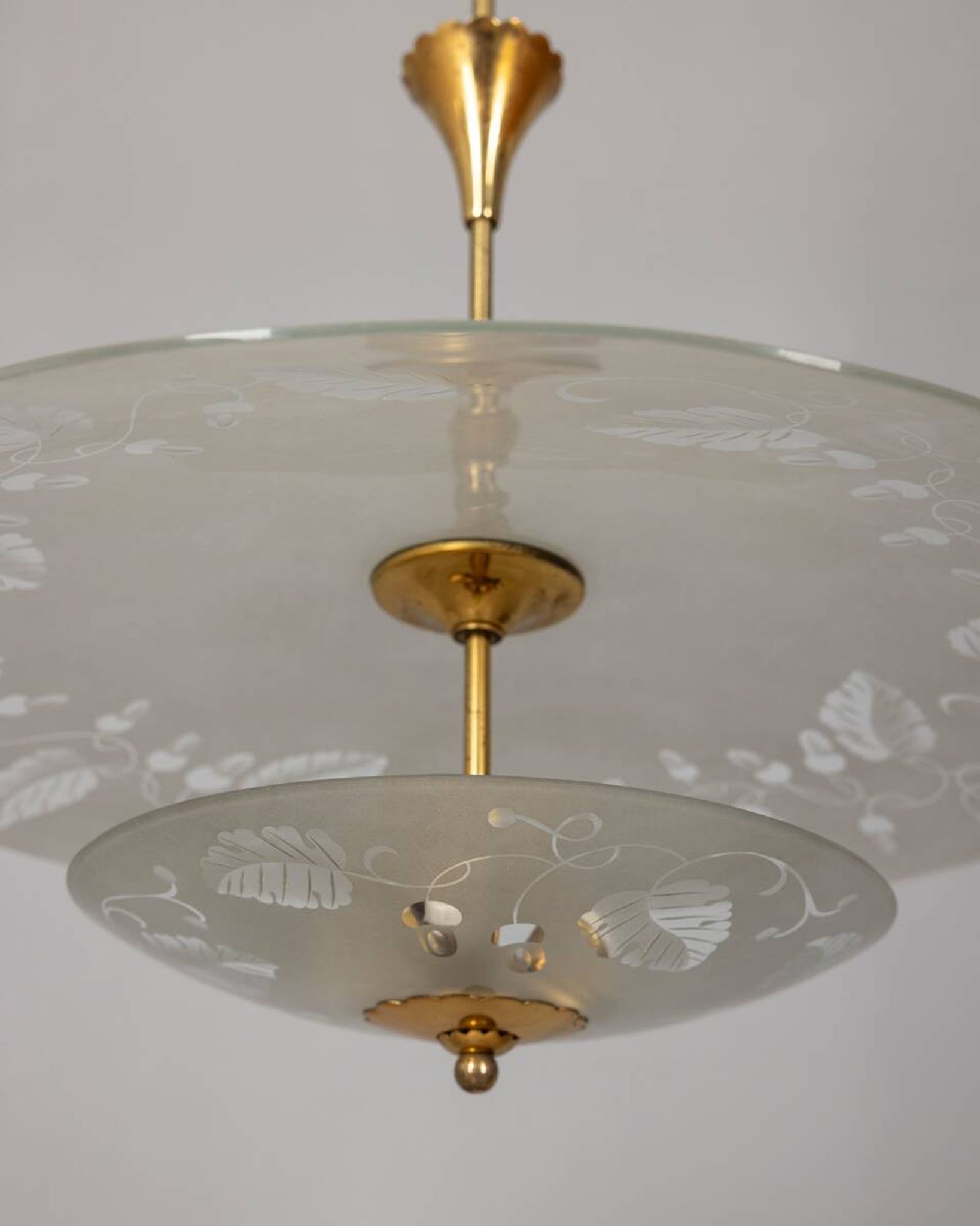Lustre vintage années 40 en cristal décoré et laiton design italien