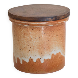 Glazed stoneware pot and its wooden lid