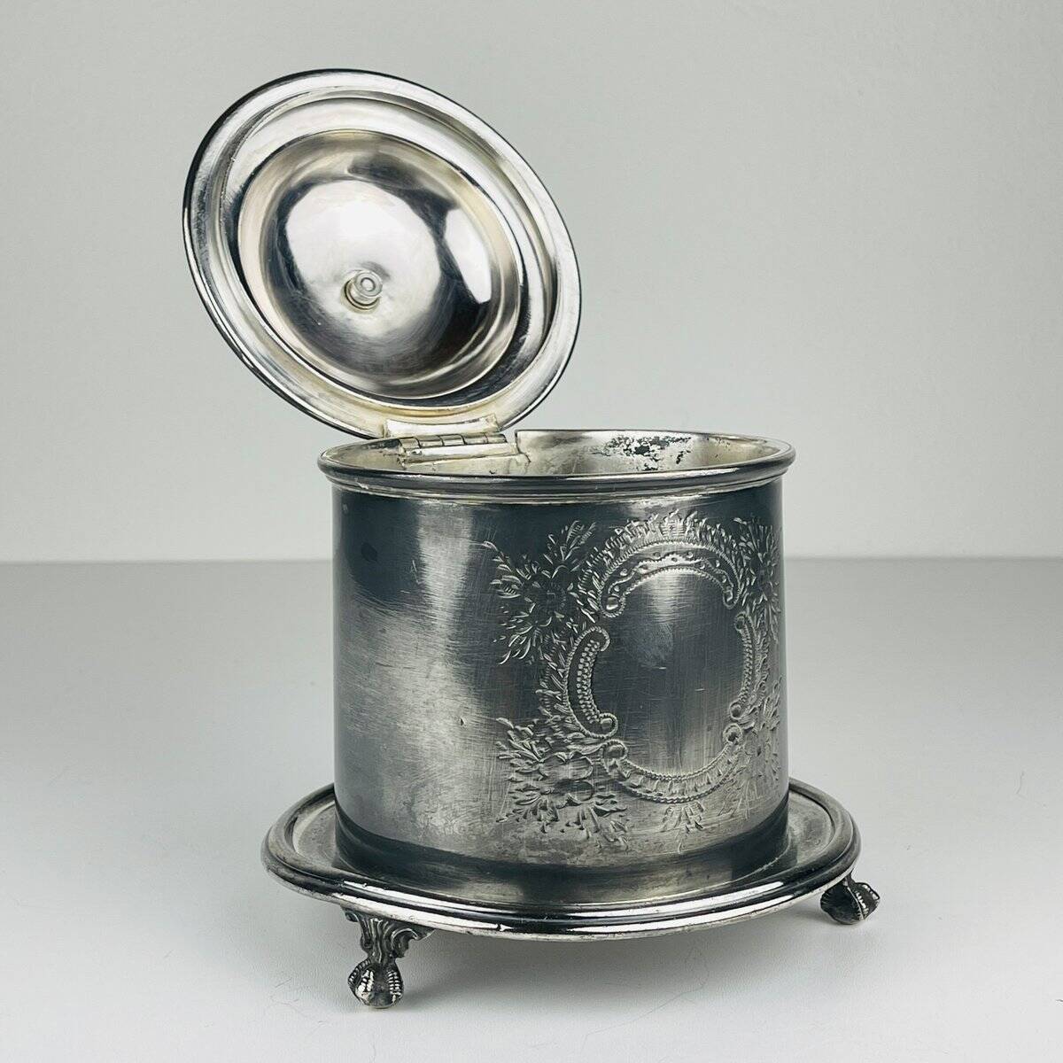 Antique silver biscuit box with silver plating by James Deakin & Sons, 1890s.