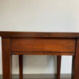 Table serves a pedestal