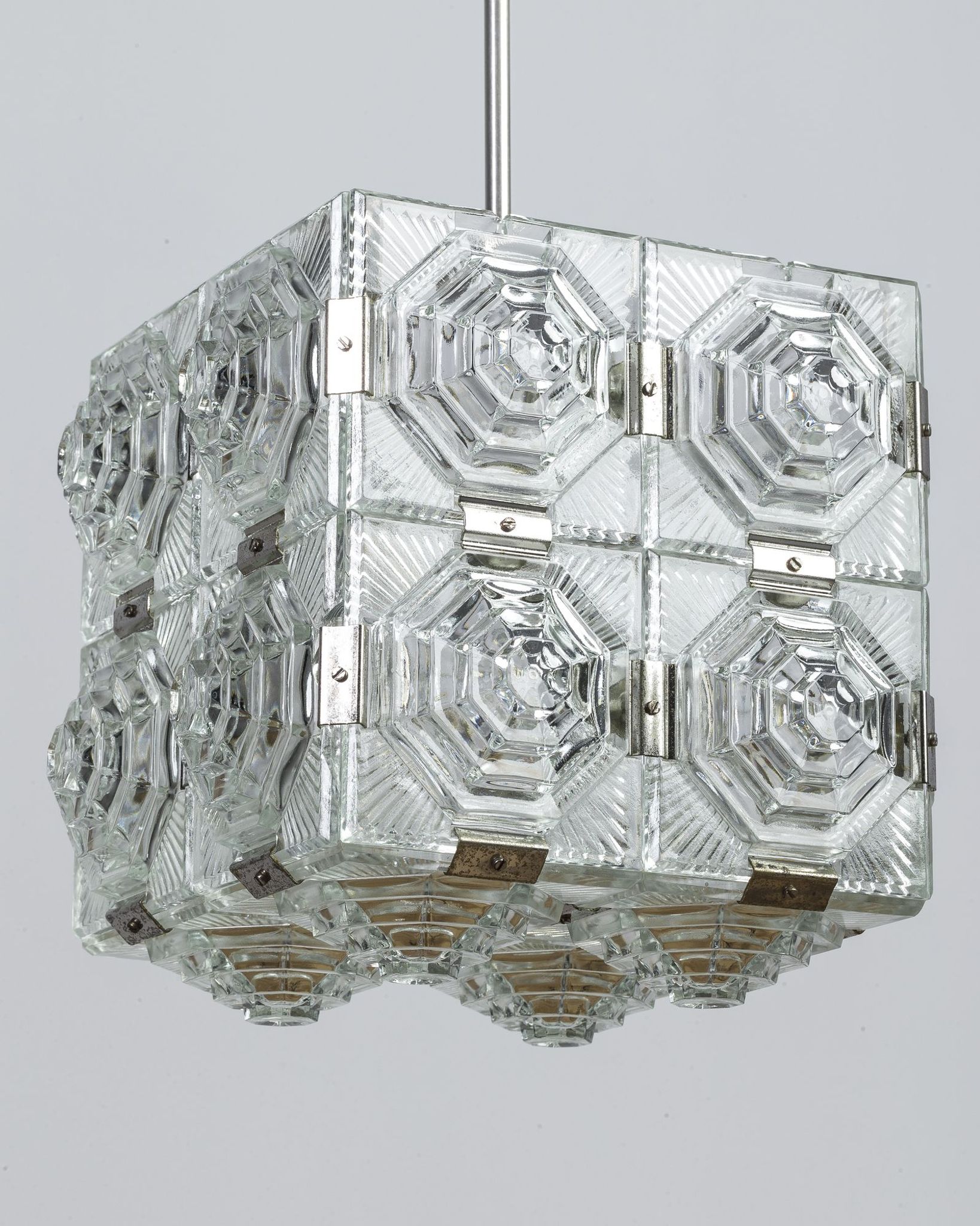 Suspension en cube de verre taillé de Kamenický Šenov, années 1950