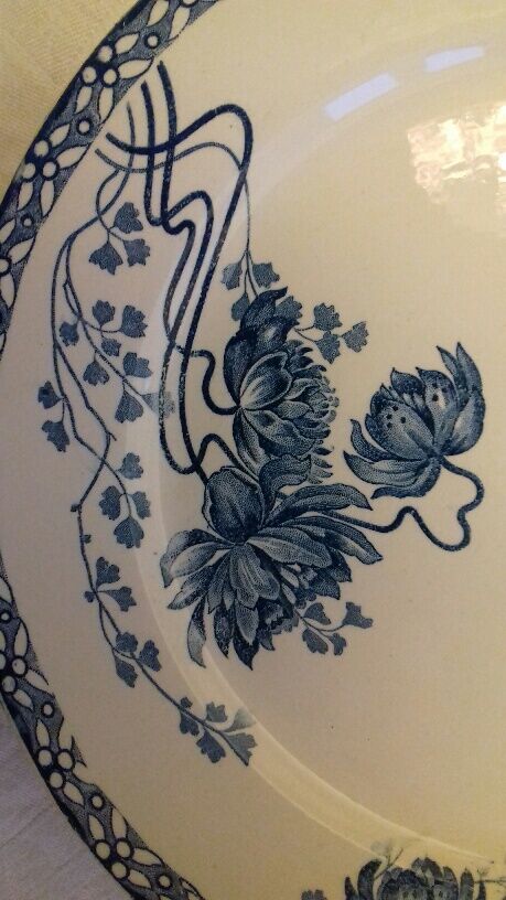 Set of 8 old plates
