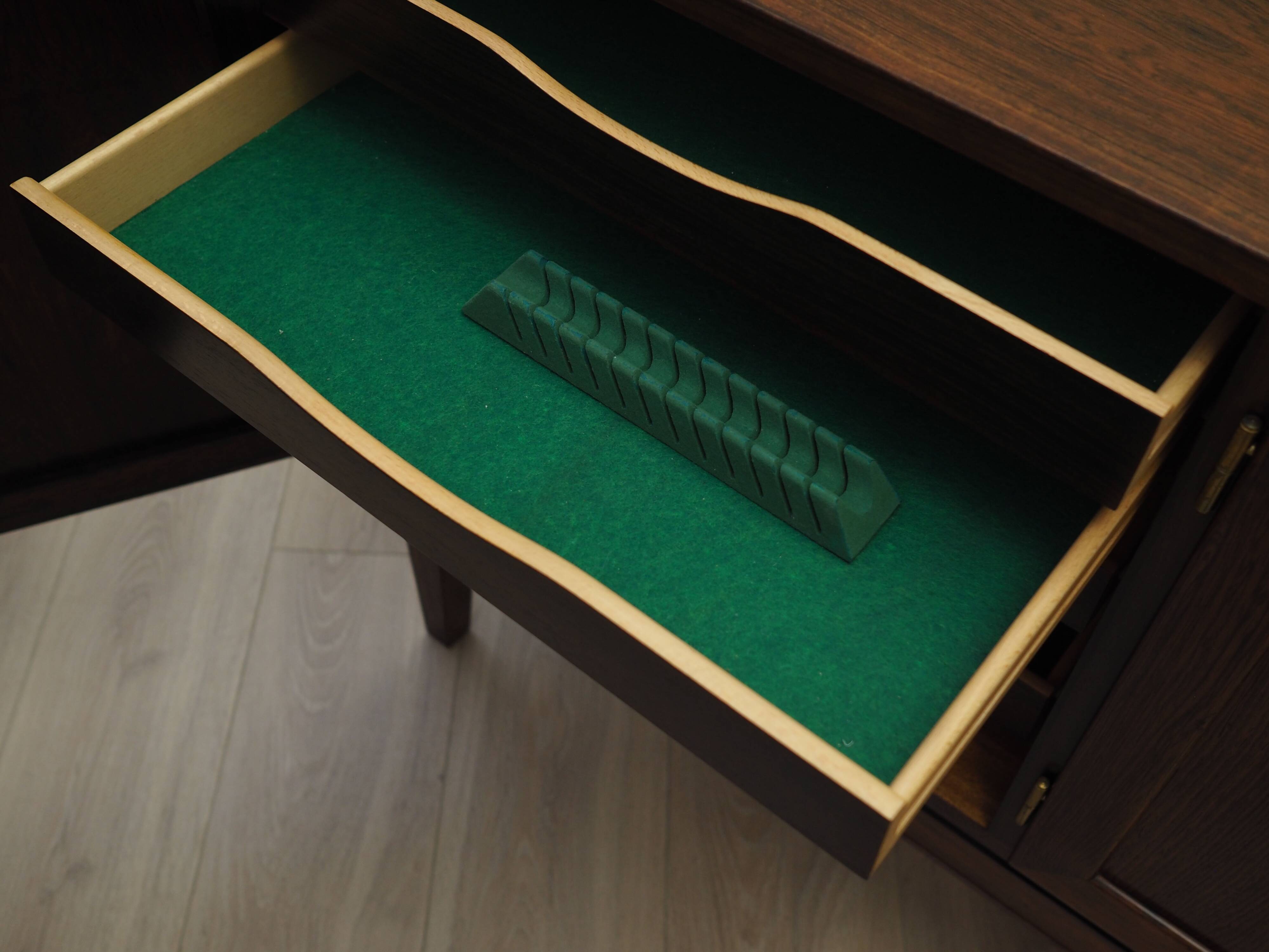 Enfilade en palissandre, design danois, années 1960, designer : Severin Hansen, produit
