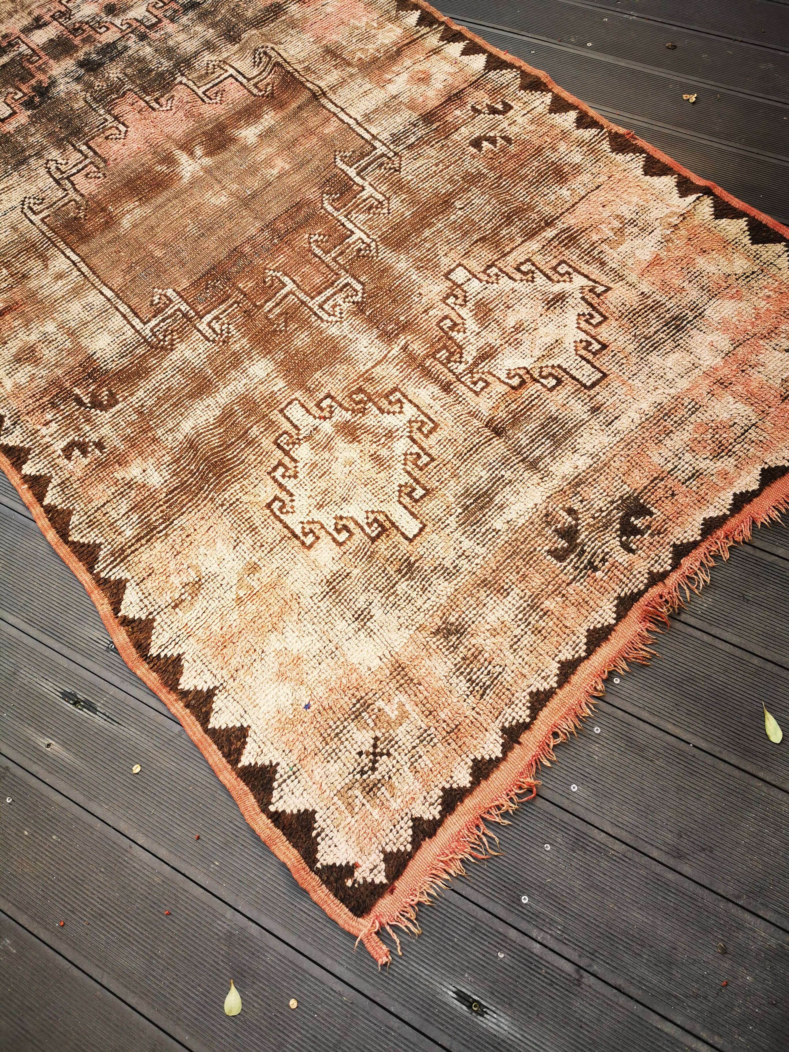 Berber carpet of the Moroccan atlas 236/124 cm