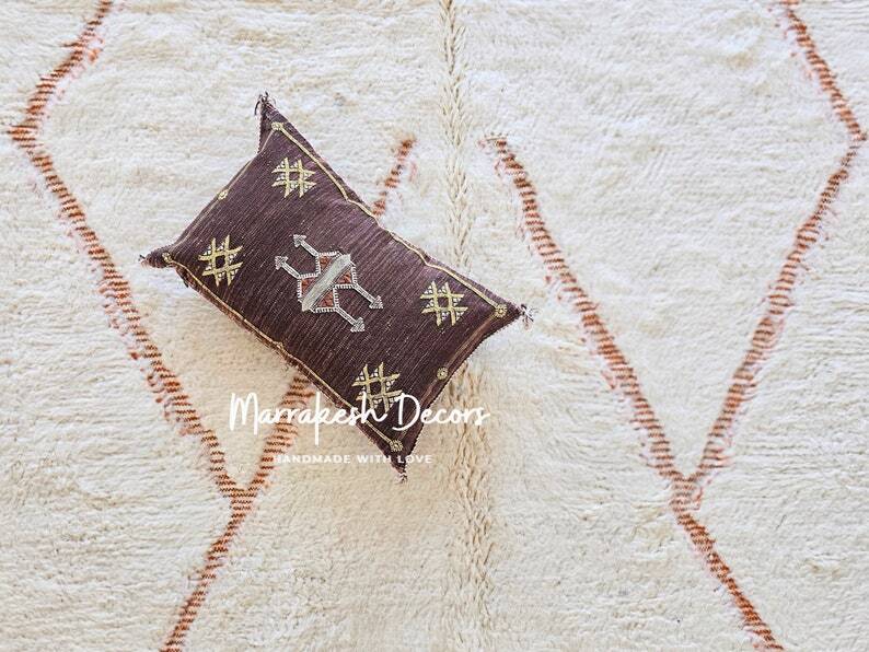 Hand-knotted Moroccan rug 150/250cm