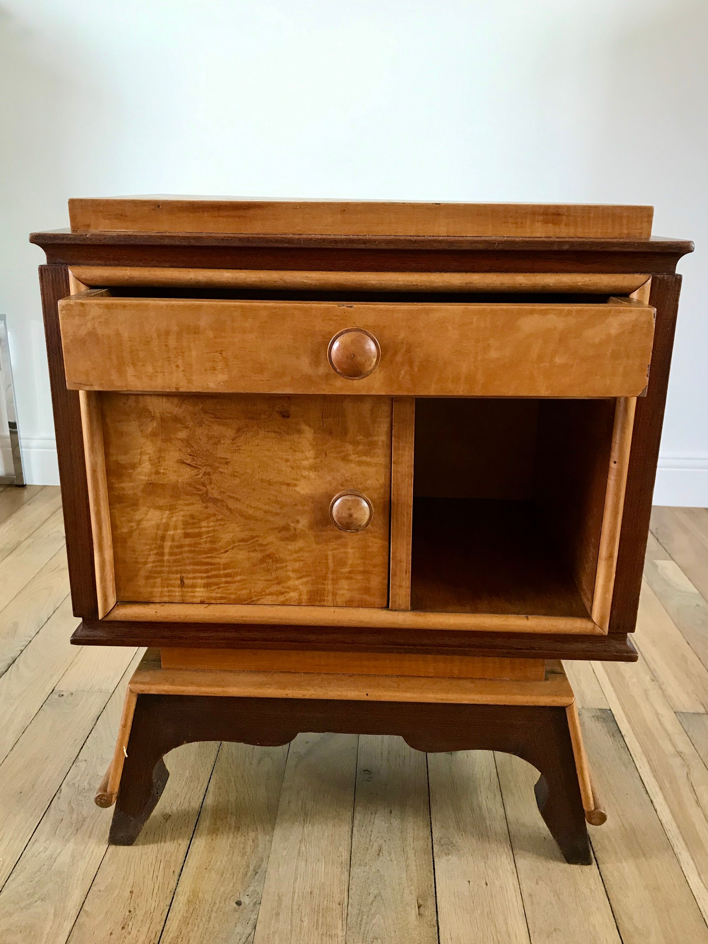 Bedside table in orm magnifying glass art deco 30s
