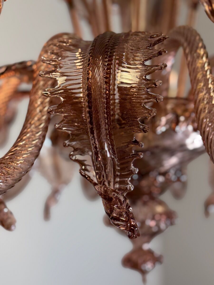 Venetian chandelier in Murano glass in amethyst colour, 8 light arms, 20th century
