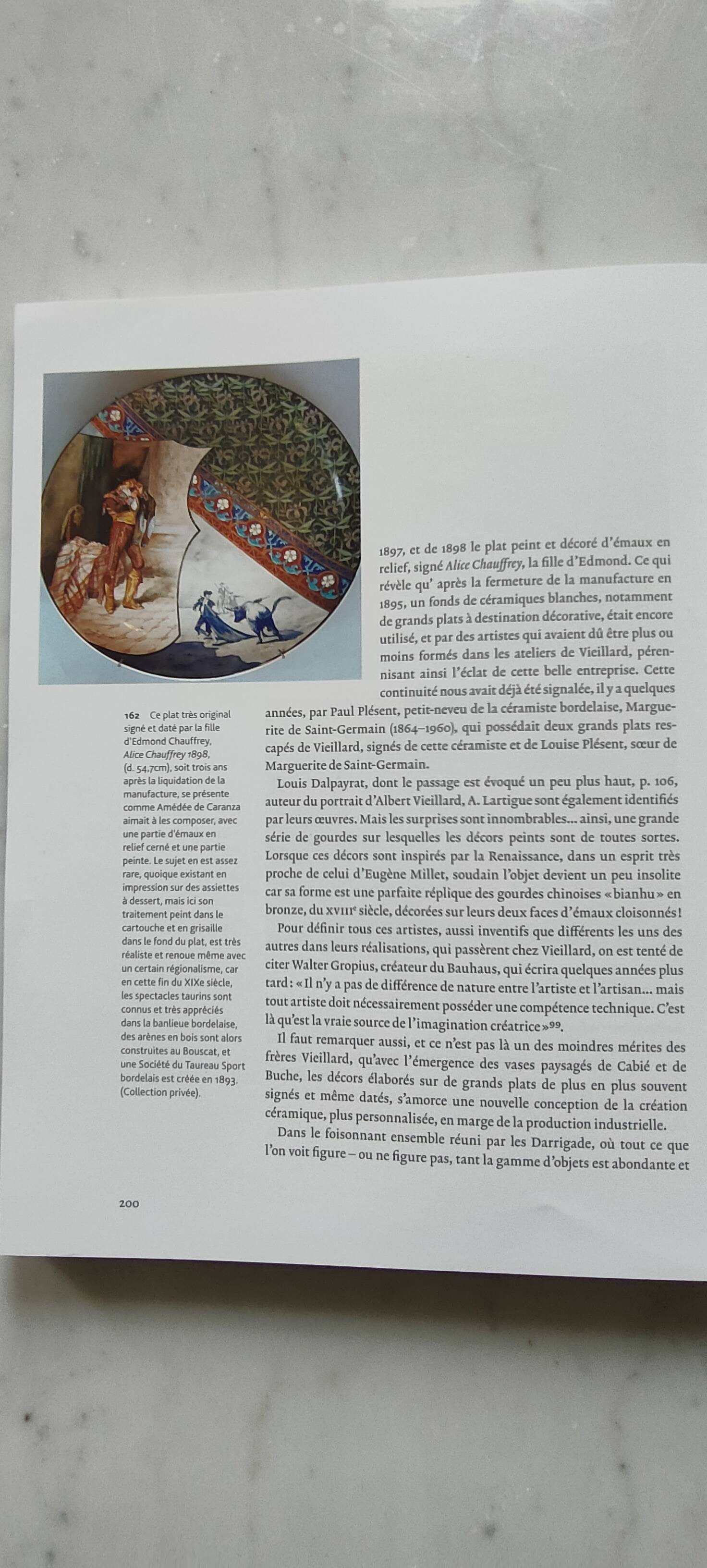 Large earthenware dish - bullfighting