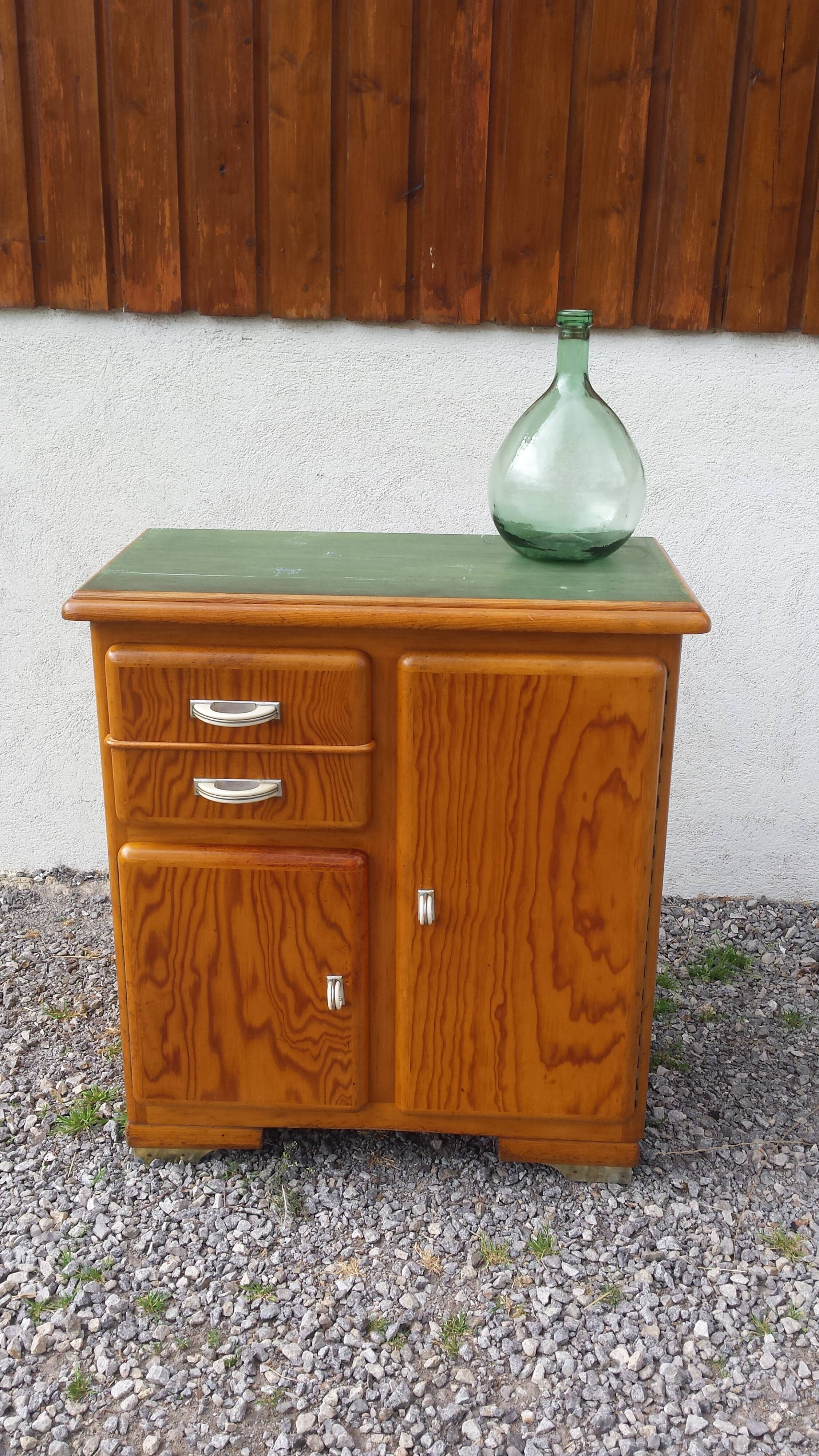 Honey-coloured mado buffet