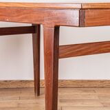 Scandinavian extendable table