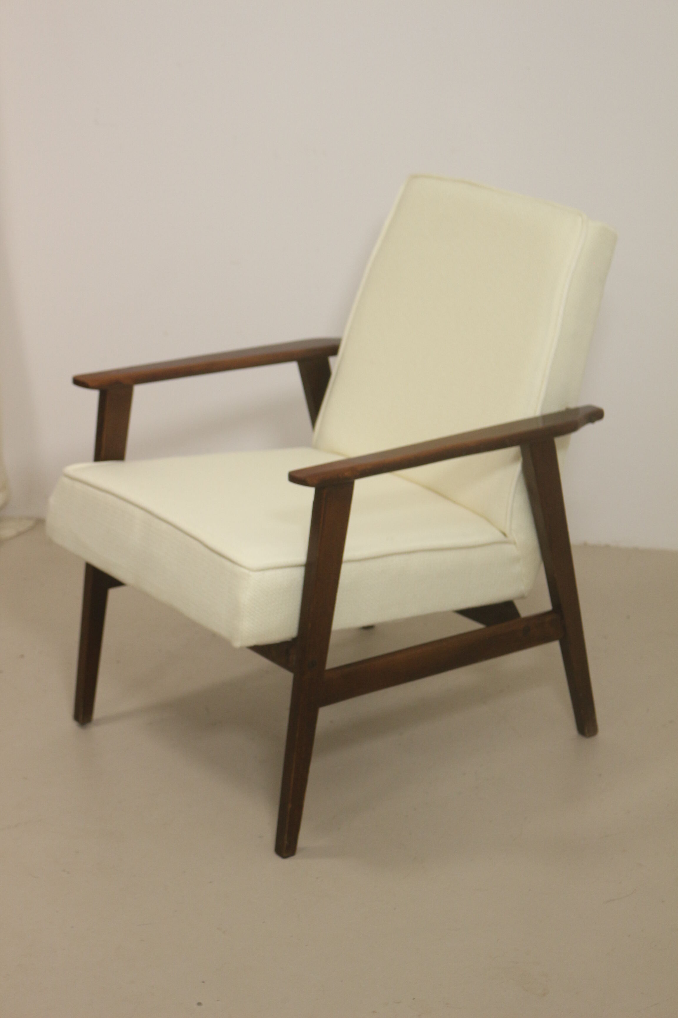 Fauteuil Henryk Lis 300-190 année 70. Réf Sophia.
