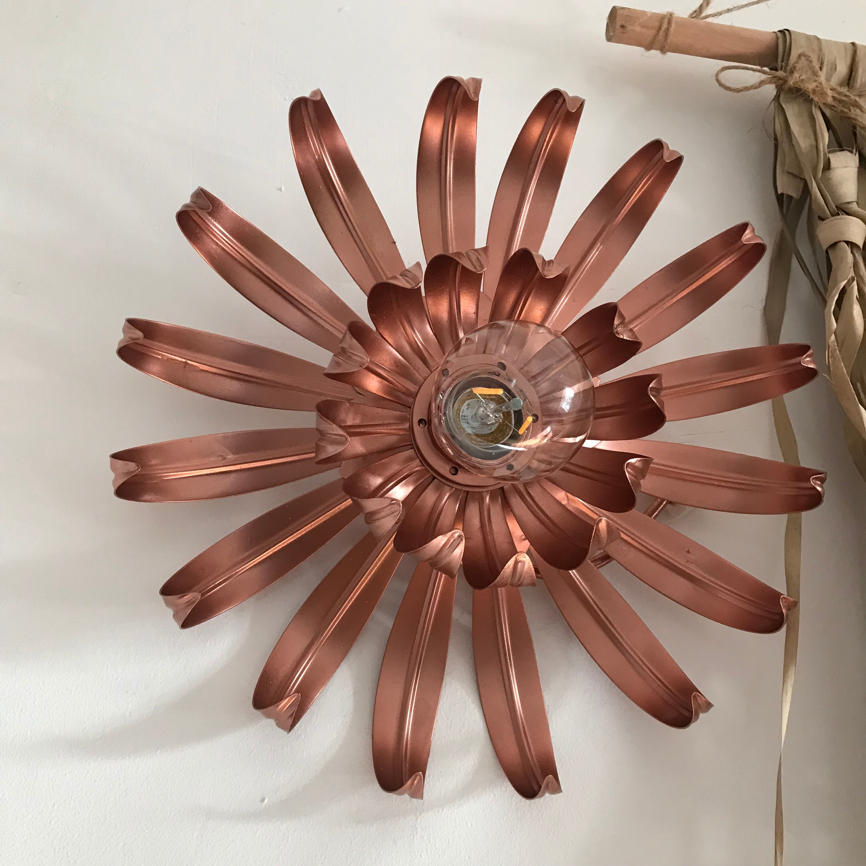 Vintage metal flower wall lamp