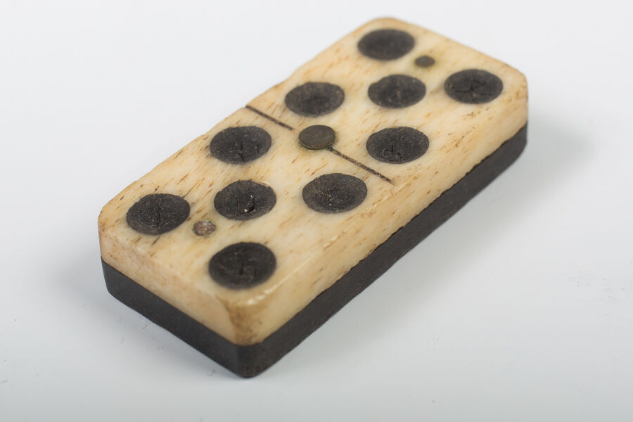 Bone and ebony dominoes game