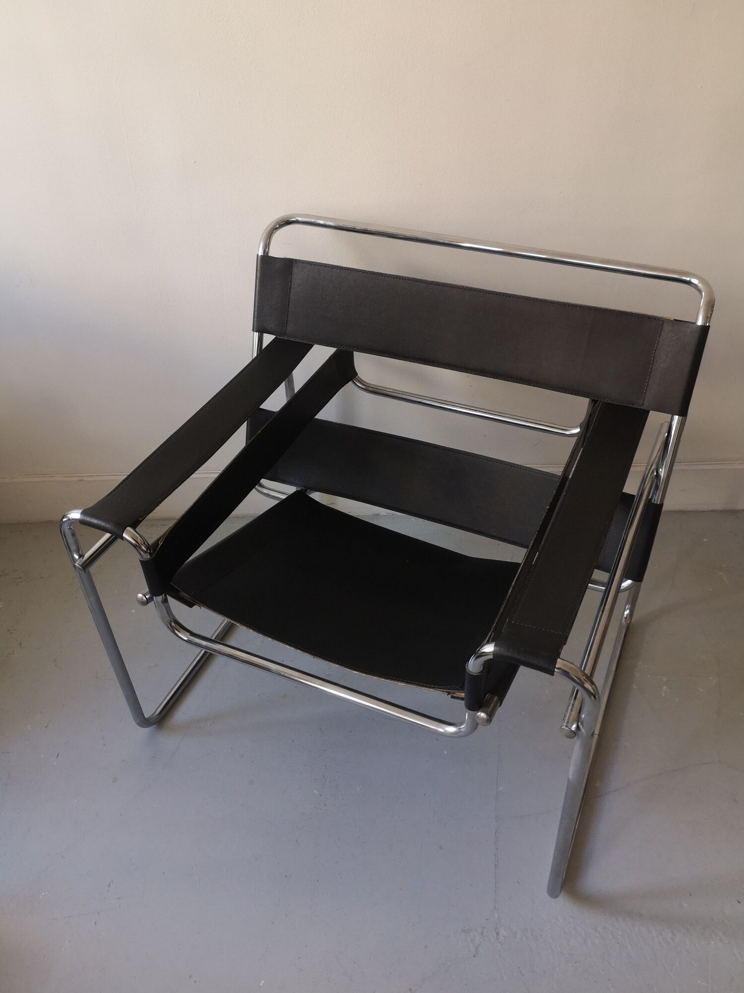 Wassily armchair by Marcel Breuer in black leather, Bauhaus 1970