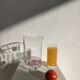 Pichet à orangeade italien vintage en verre à rayures rouges