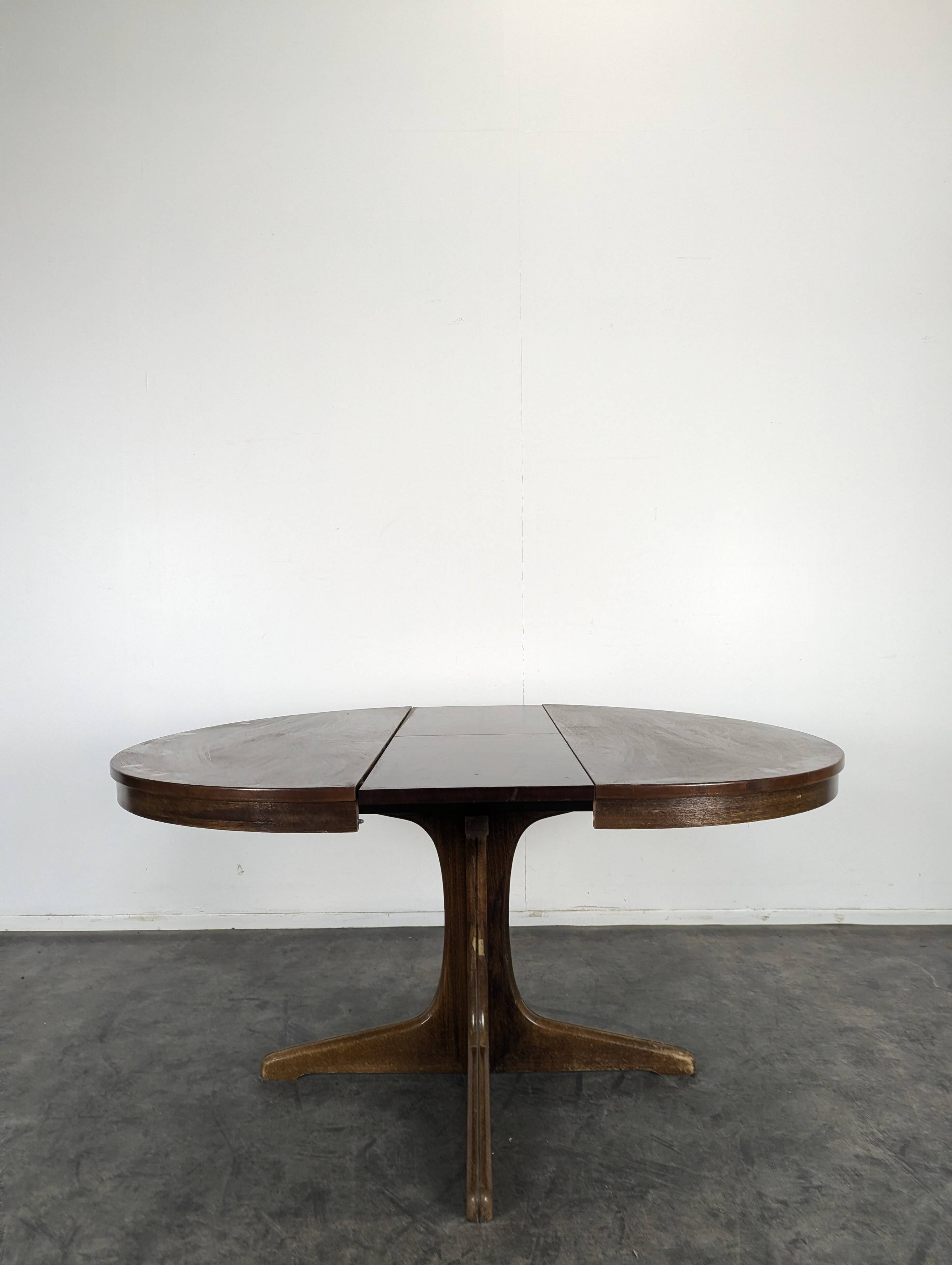 Round teak table with extension