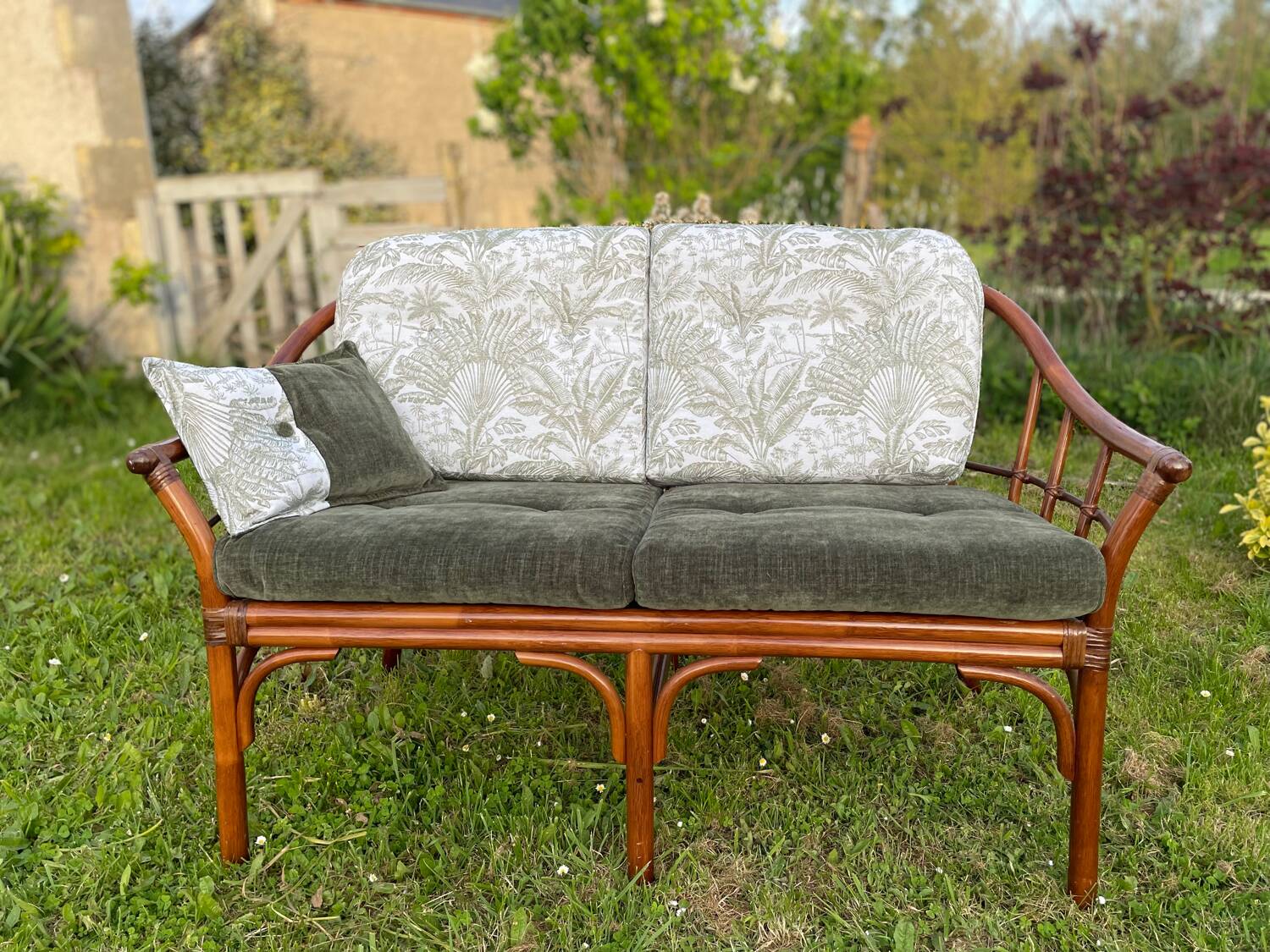 2-seater rattan bench