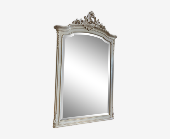 Miroir style Louis XV, patiné et laqué en blanc