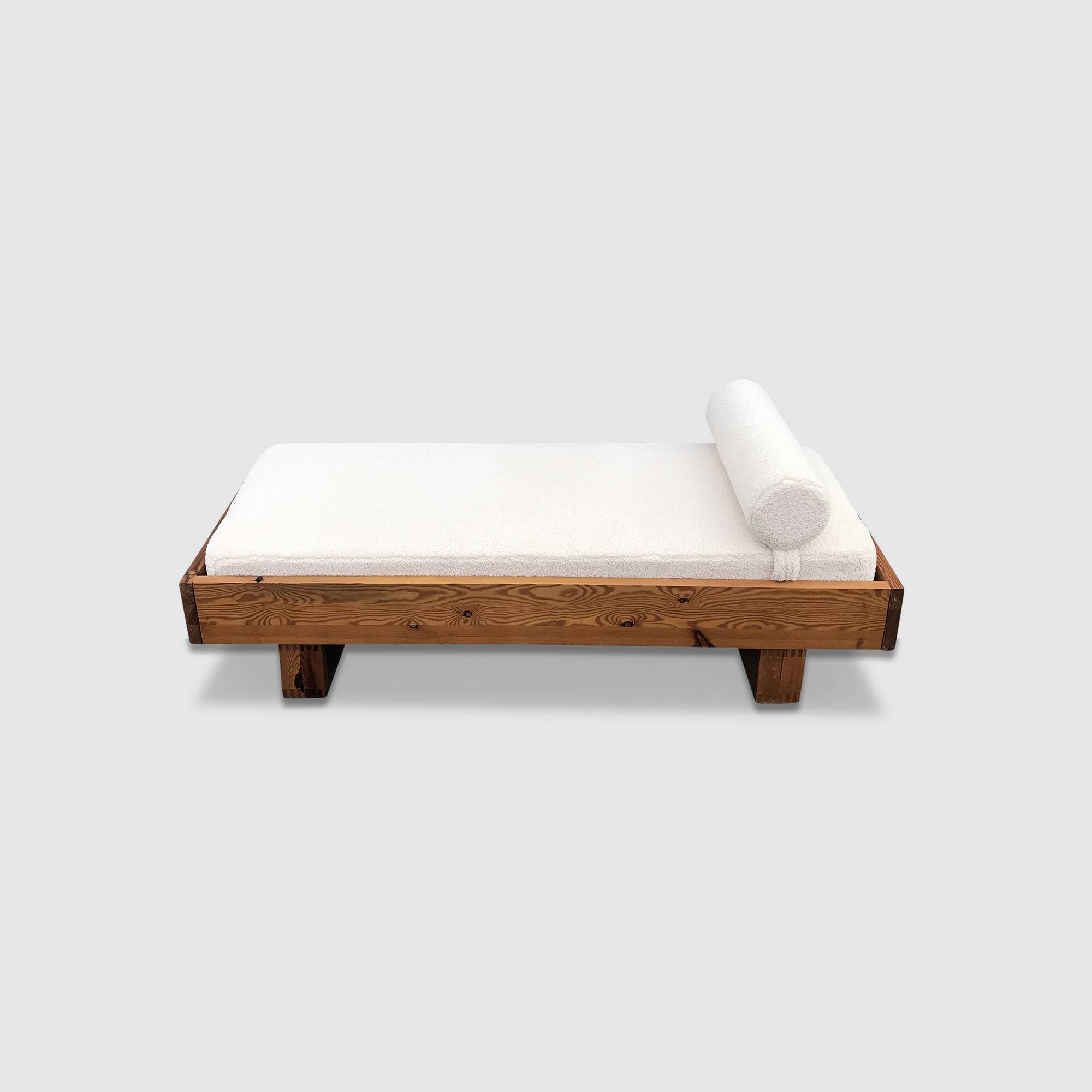 Lit de repos moderniste en pin et tissu bouclette par Ate van Apeldoorn pour Houtwerk Hattem