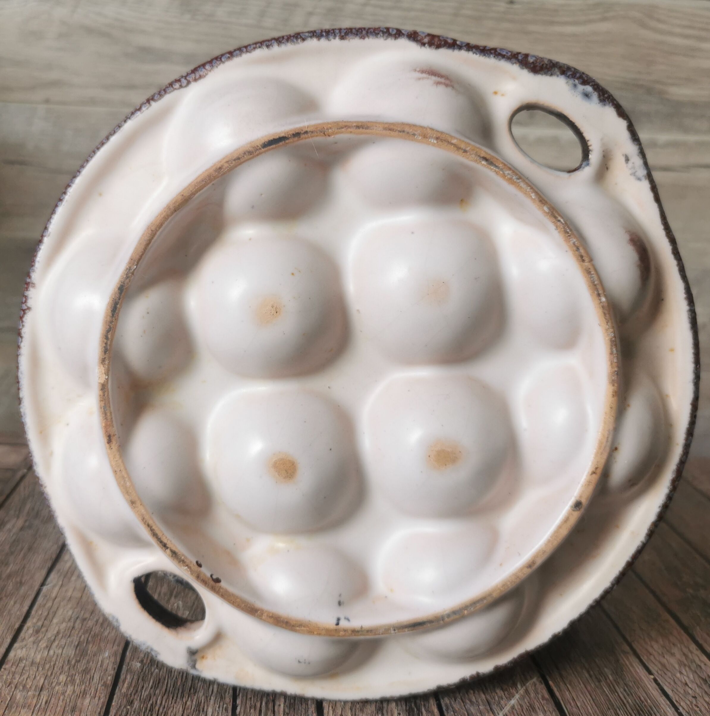 6 glazed ceramic snail plates