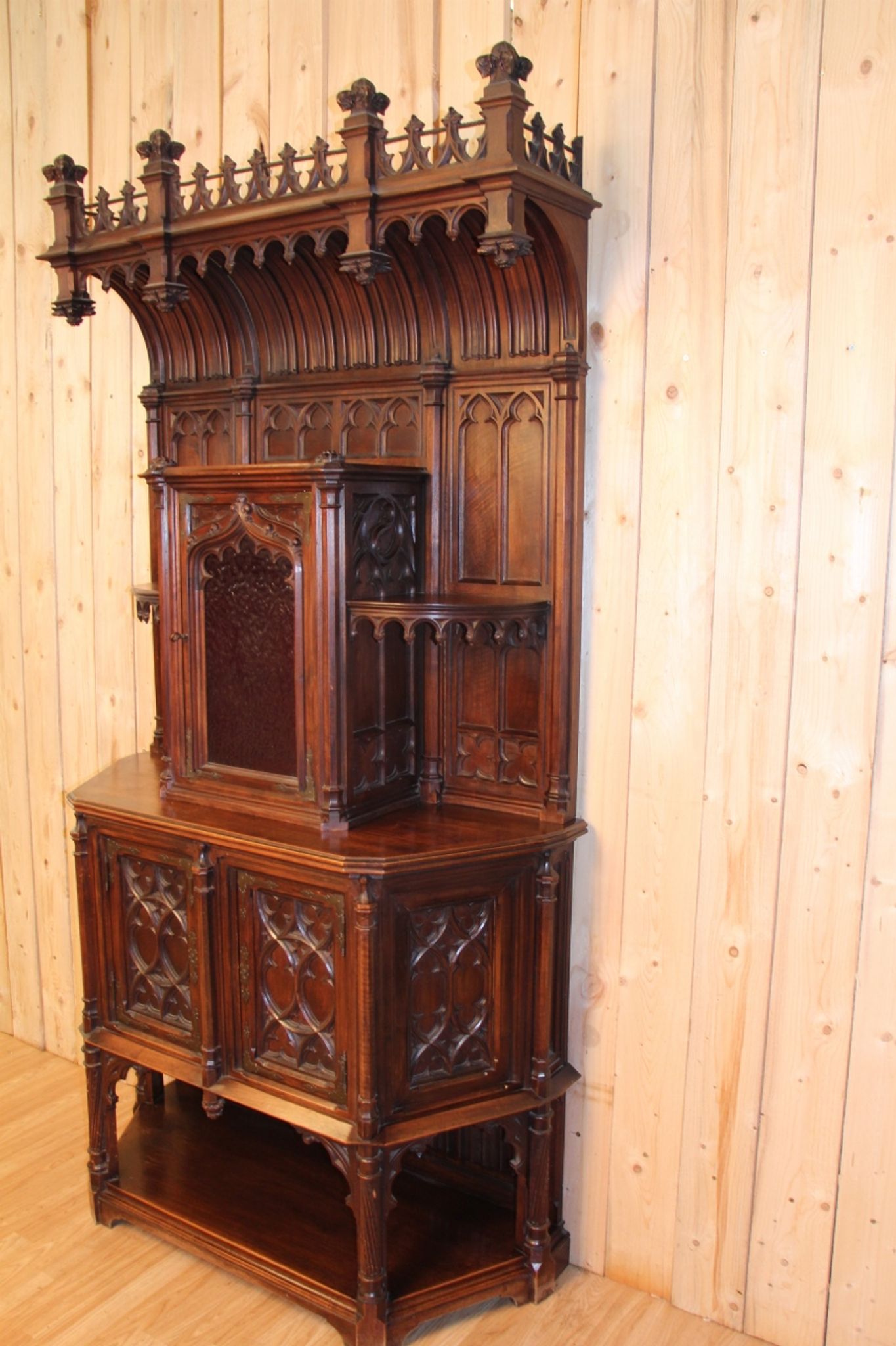 Credence in walnut 19th neo-gothic flamboyant