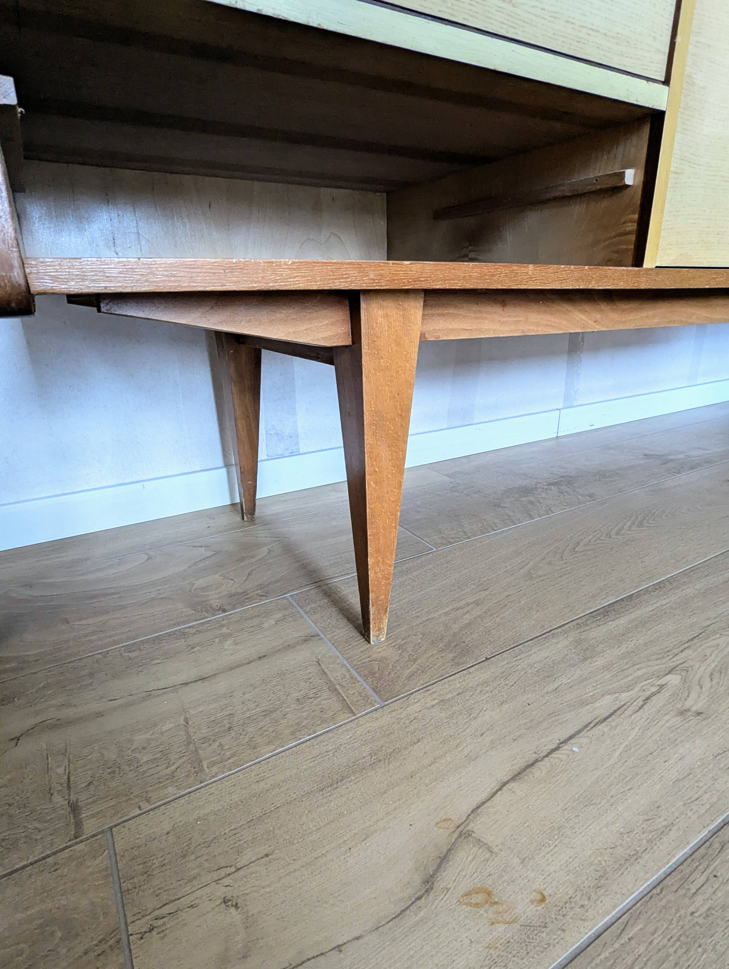 Vintage sideboard from the 50s/60s with tapered legs in a Scandinavian style.