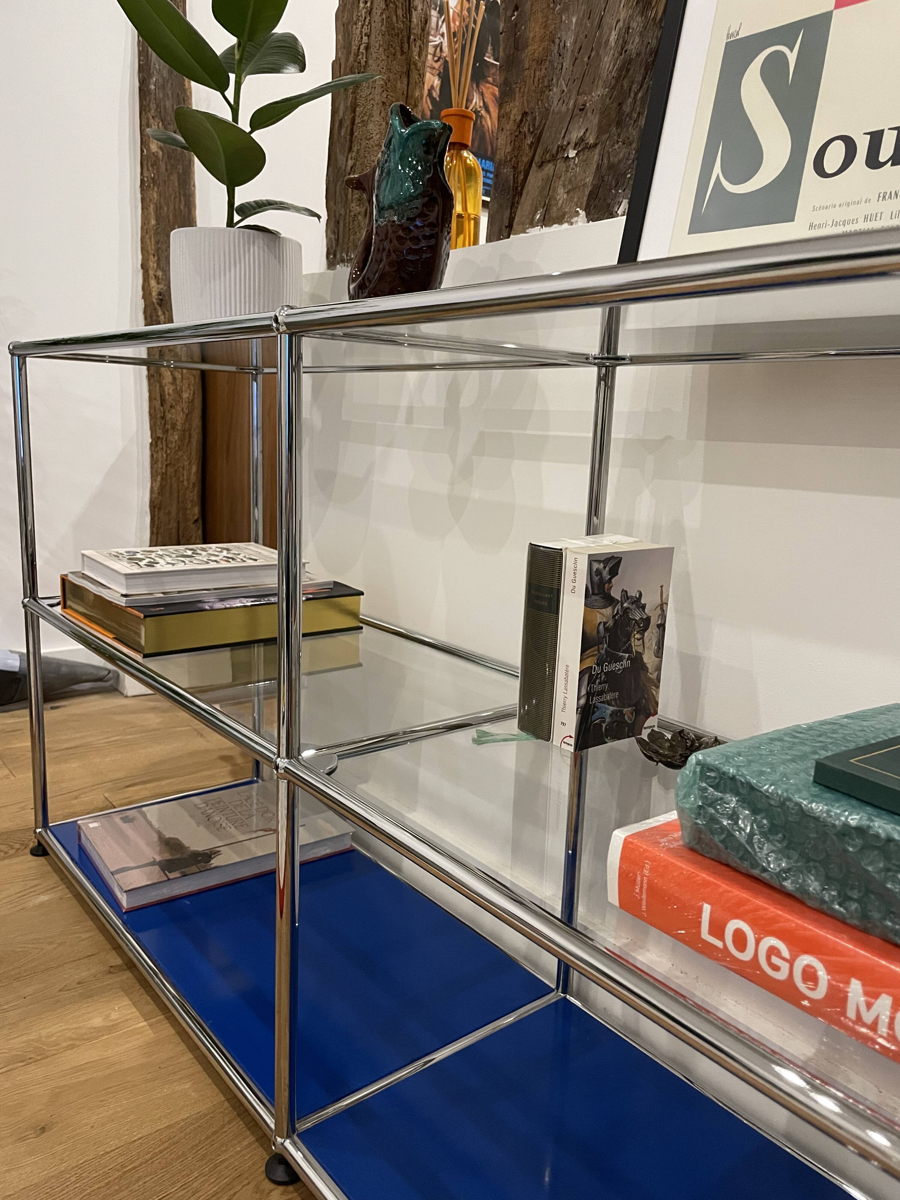 USM Haller display cabinet