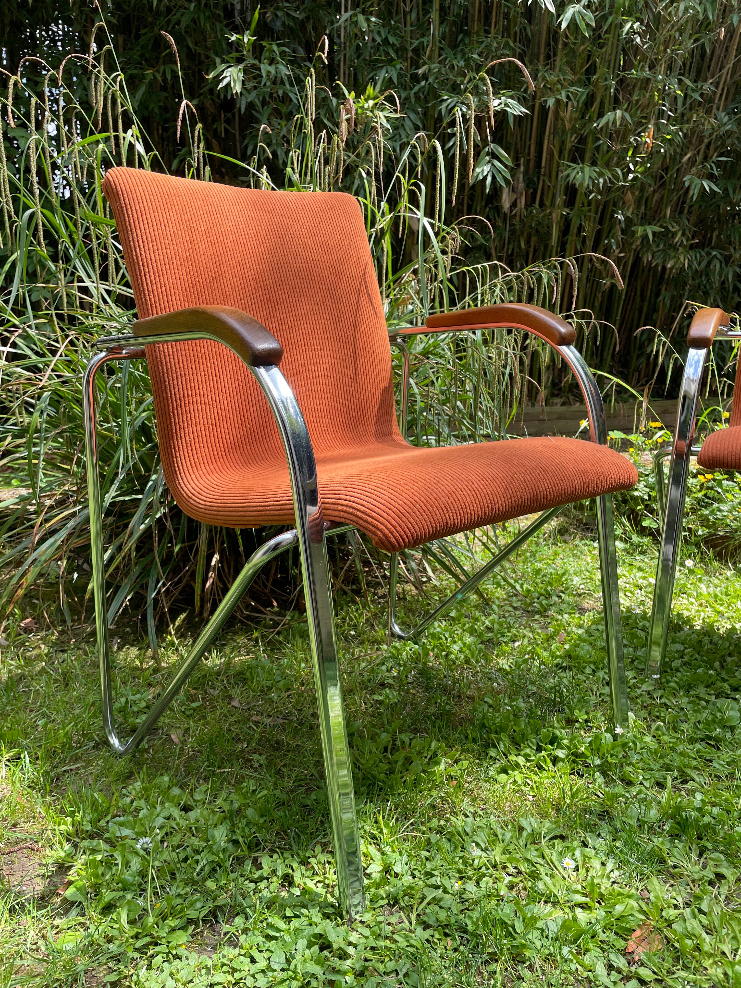 Paire de fauteuils année 70 métal chromé