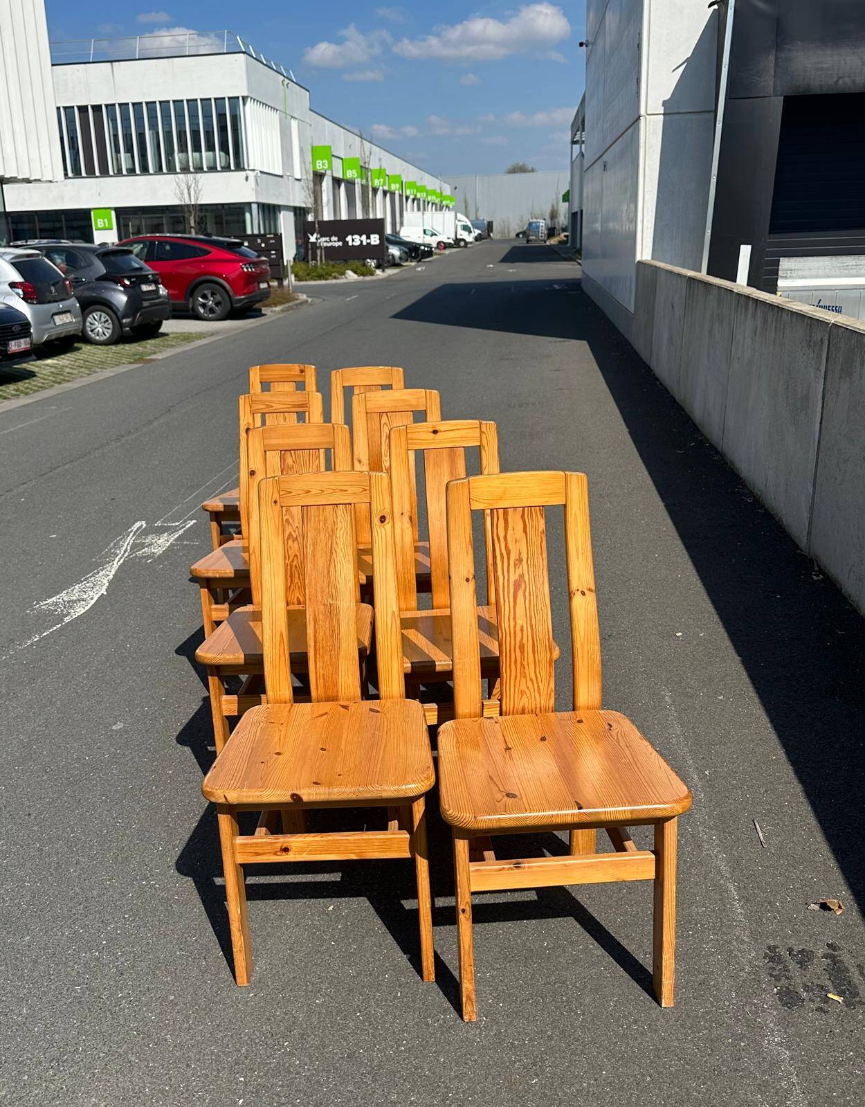 8 brutalist pine chairs, 1970s