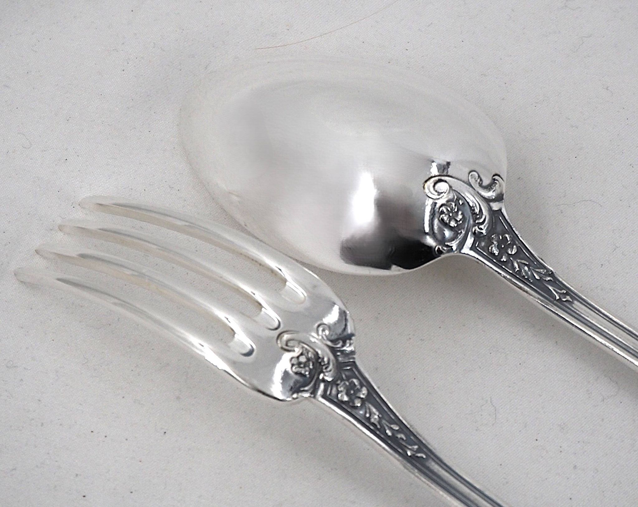 Orbrille Louis XV cutlery set 73 pieces in silver-plated metal, excellent condition.