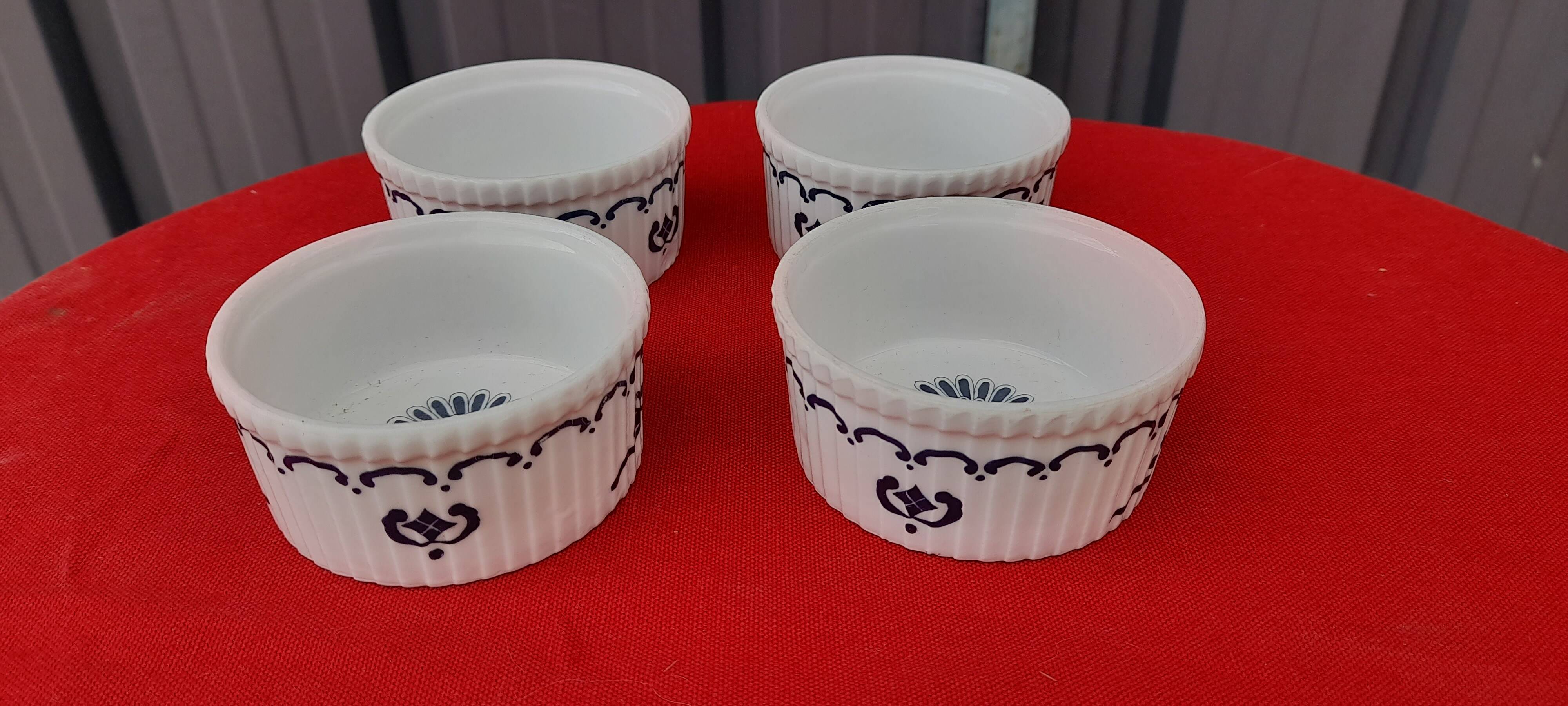 4 Paris porcelain ramekins with Ming blue decor, diameter 8 cm