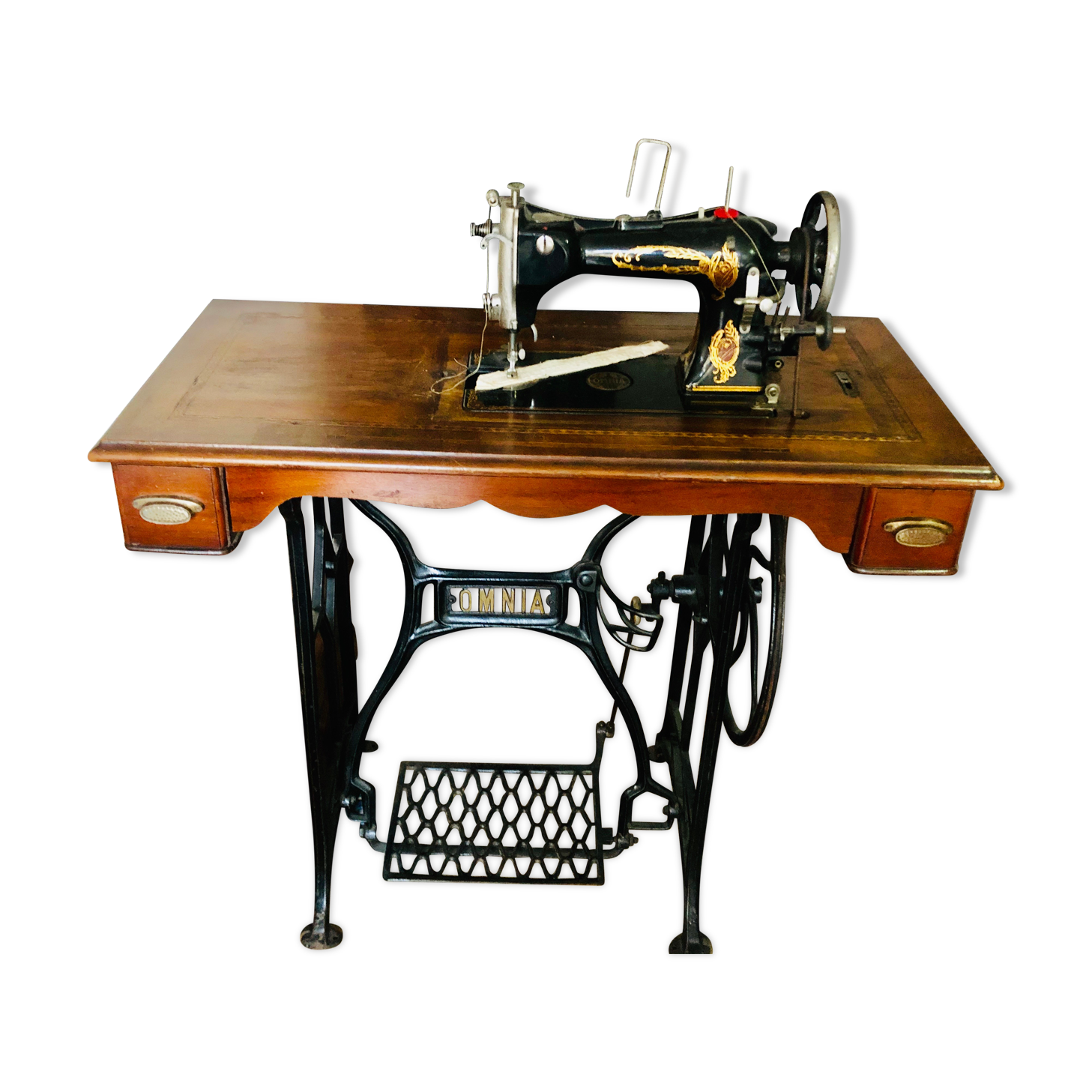 Omnia old sewing machine