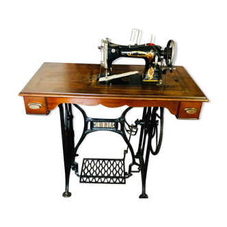 Omnia old sewing machine