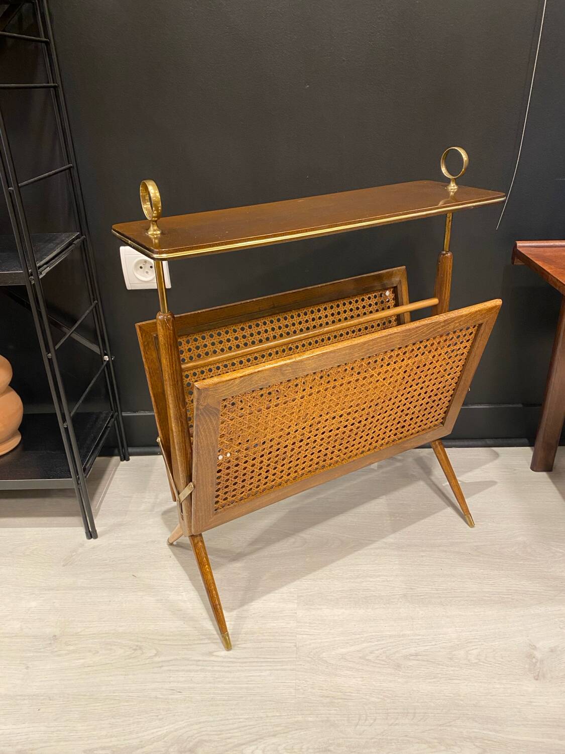 Italian magazine rack 1960/1970