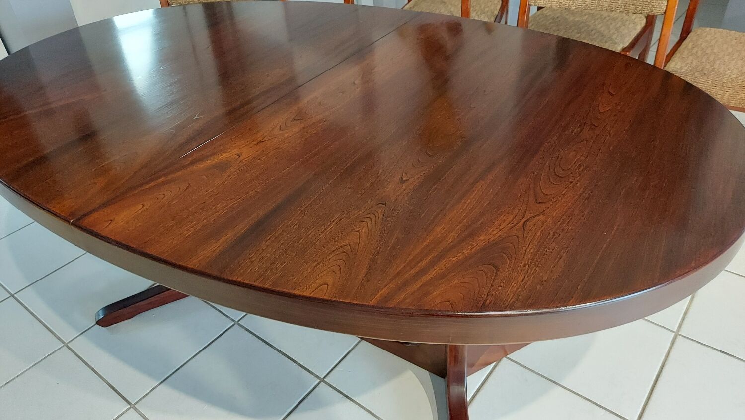 Oral extendable table from the Maison Baumann vintage 1970s