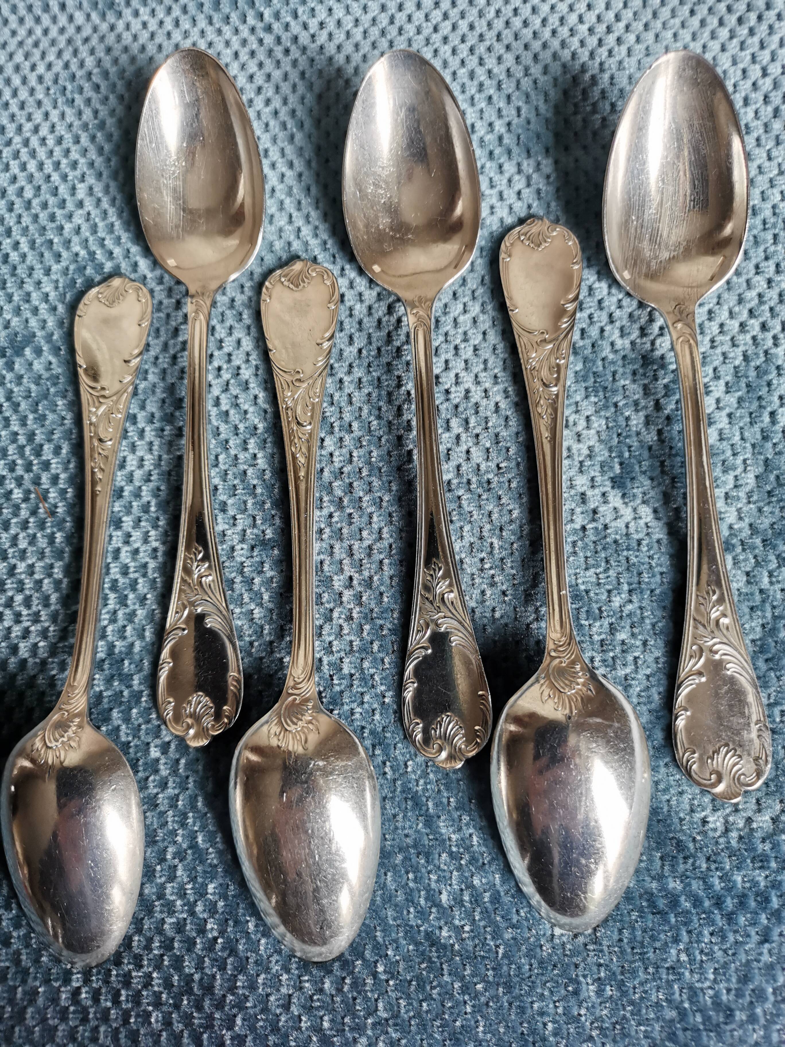 Six small Christofle model Marly spoons in silver metal