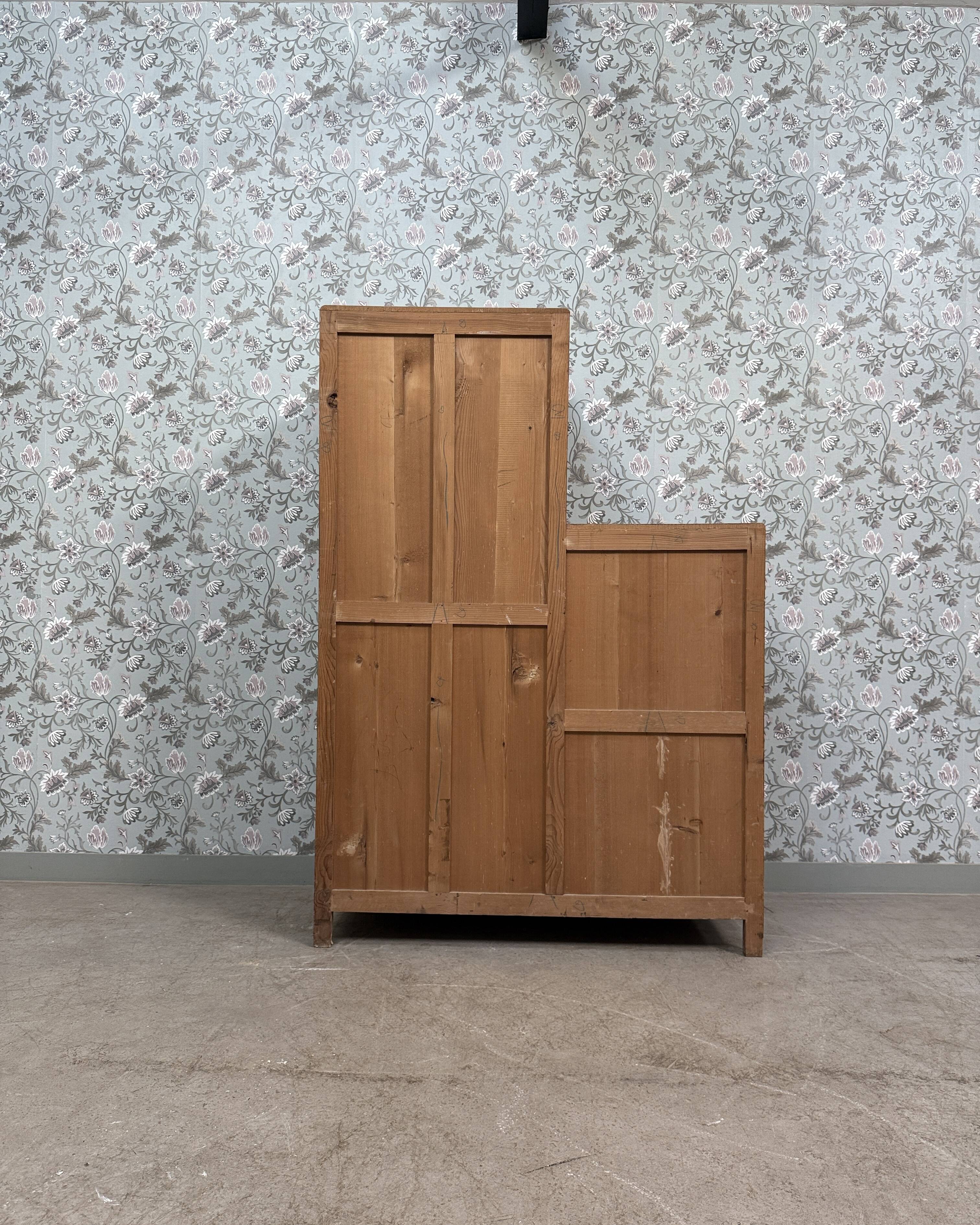 Armoire asymétrique art déco (rénovée)