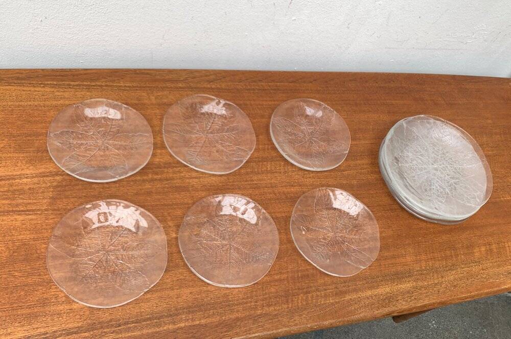 Vintage floral glass plates from Sweden by Ann Wärff for Kosta Boda, set of 11.