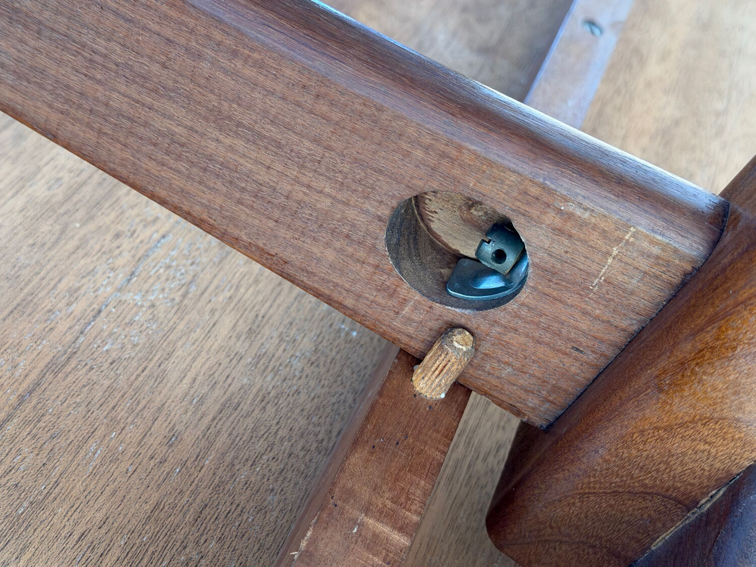 Scandinavian extendable dining table in Teak 1960