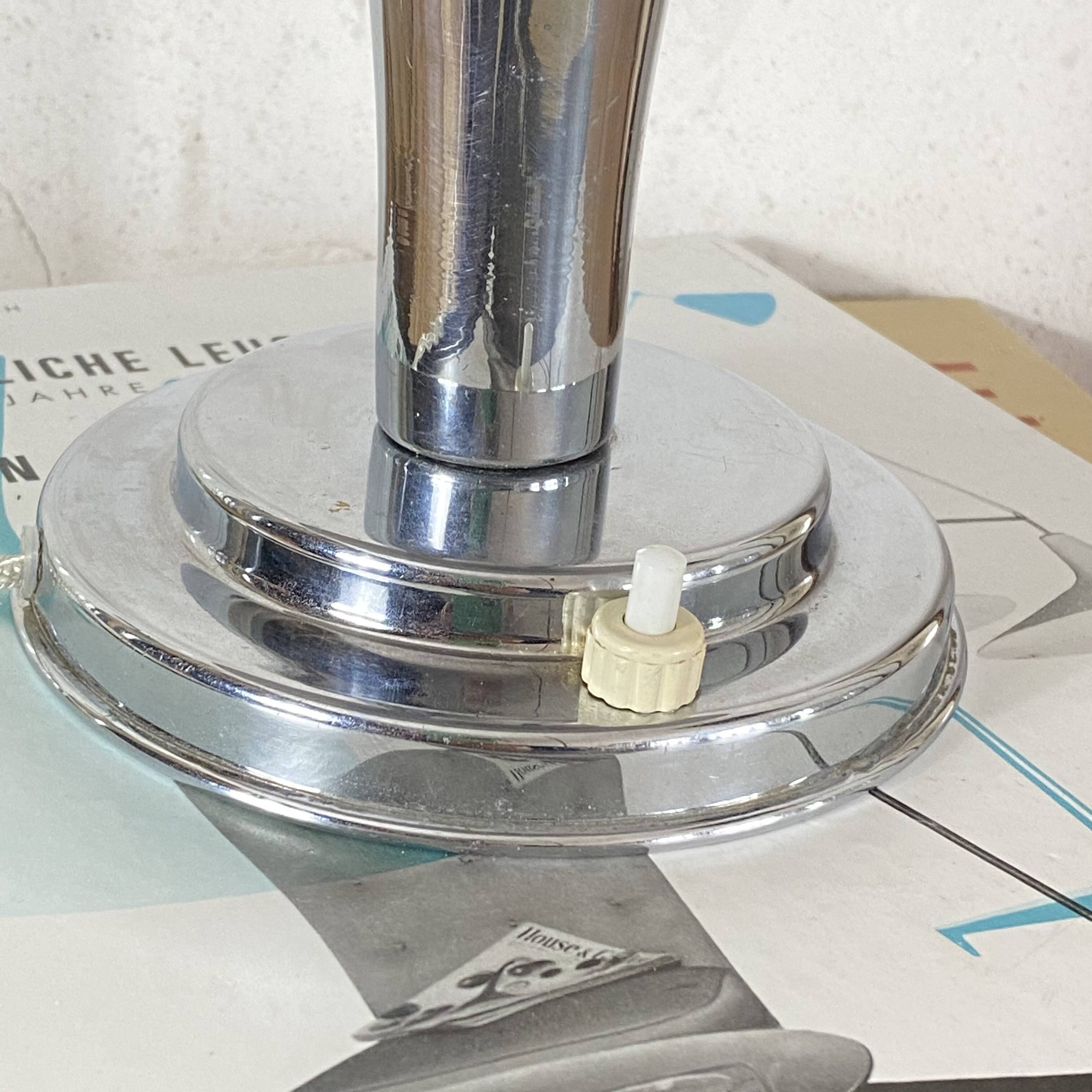 Lampe de bureau en inox ou métal chromé modèle champignon